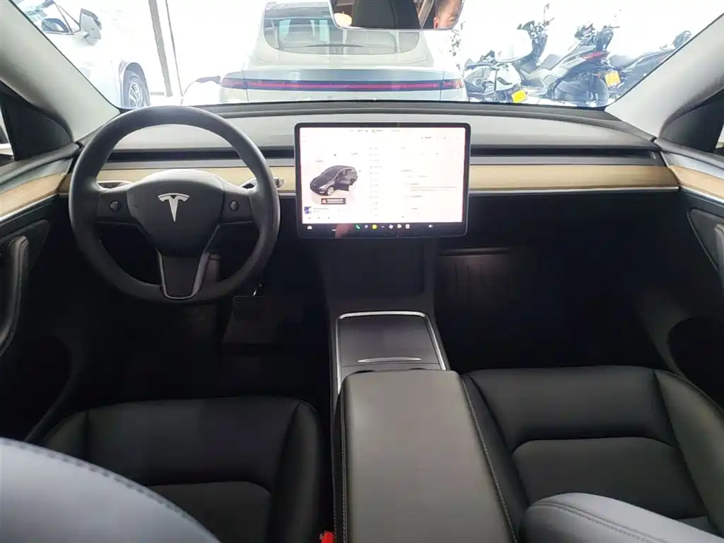 Tesla Model Y 2023 — фото 10