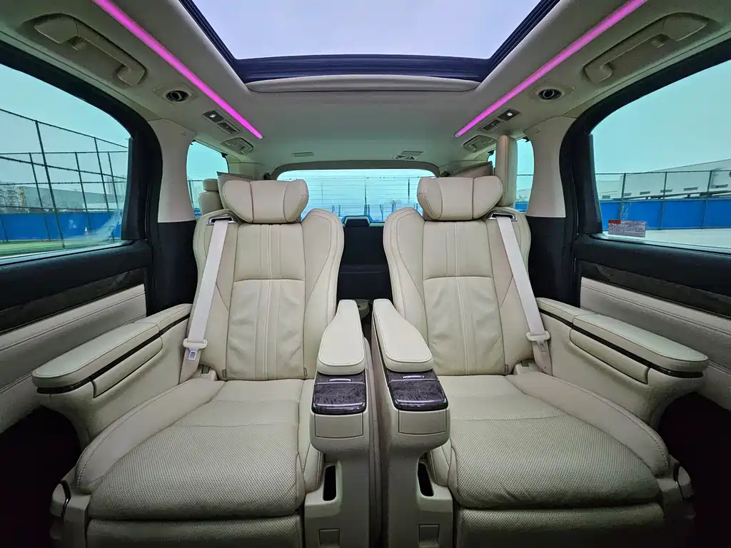 Toyota Vellfire 2022 — фото 23