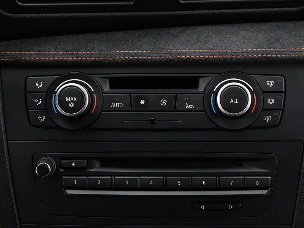 BMW 1 Series M 2012 — фото 16