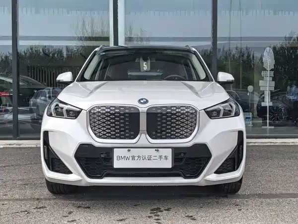 BMW iX1 2025