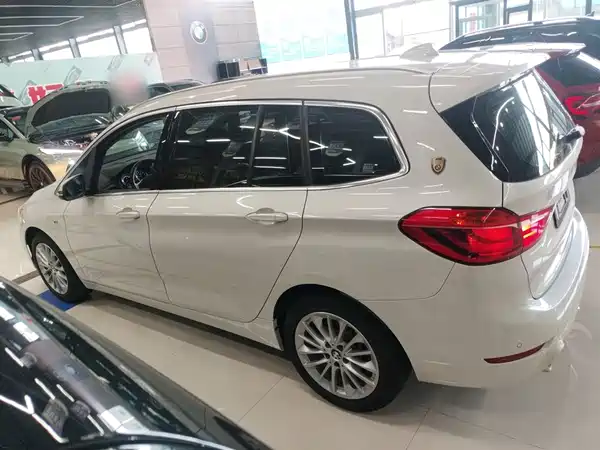 BMW 2 Series Wagon 2019