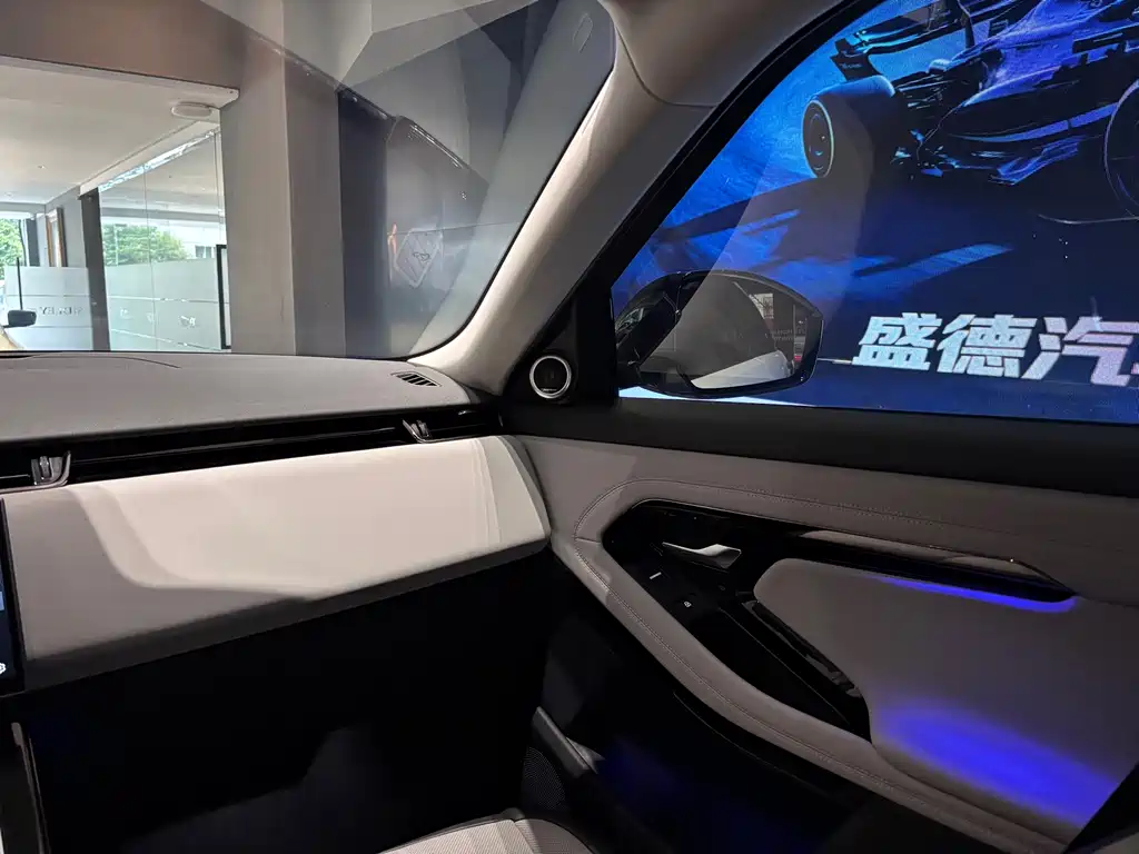 Land Rover Evoque 2024 — фото 11