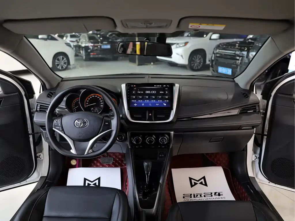 Toyota Yaris L 2022 — фото 11