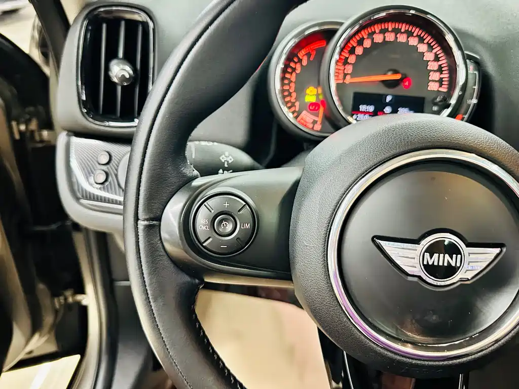 MINI Countryman 2018 — фото 45