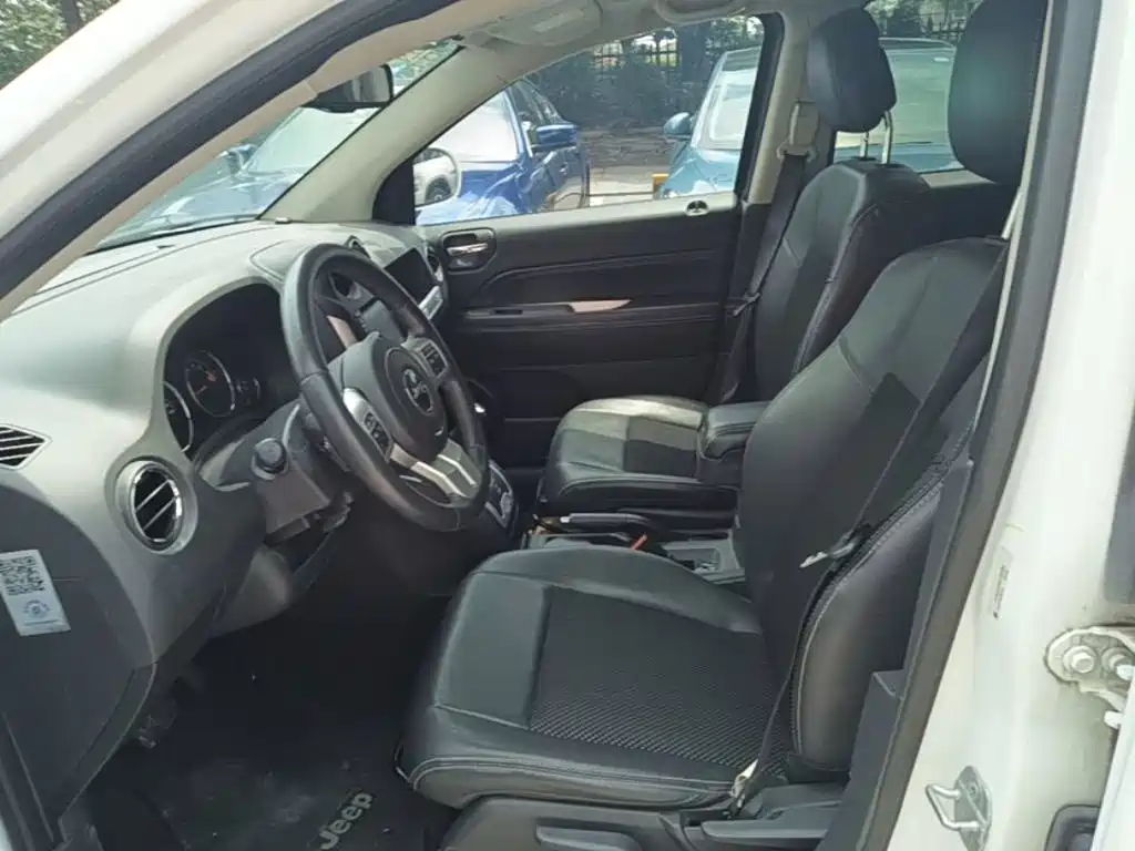 Jeep Compass 2015 — фото 15