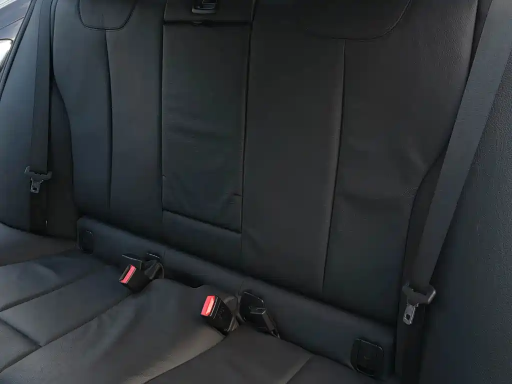 BMW 3 Series 2016 — фото 18