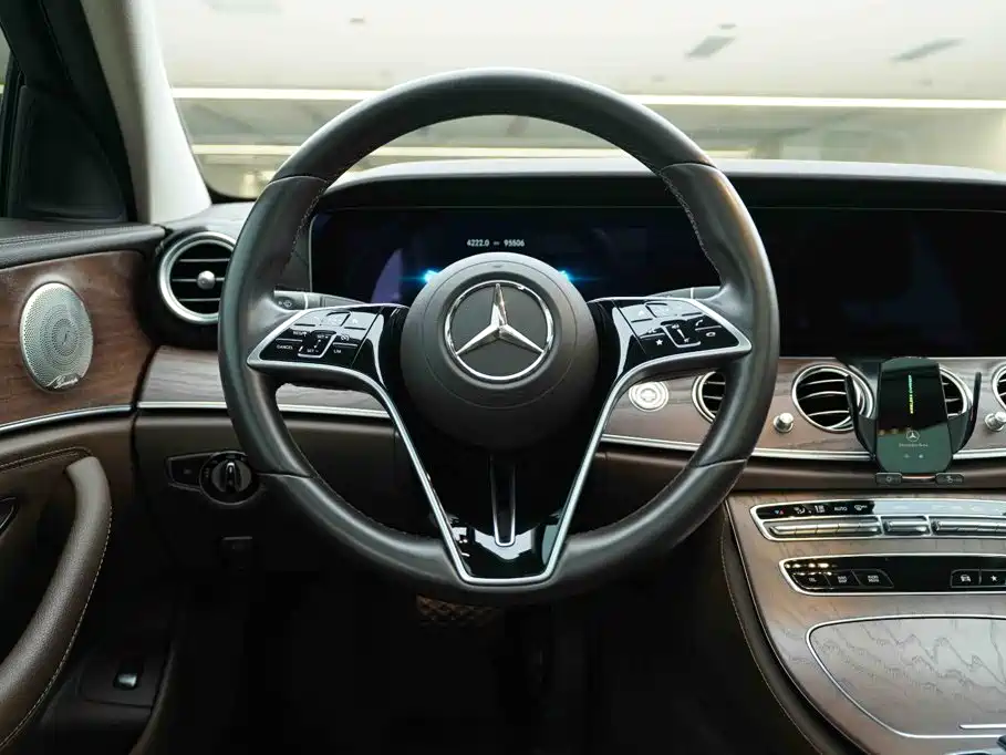 Mercedes-Benz E-Class 2022 — фото 17