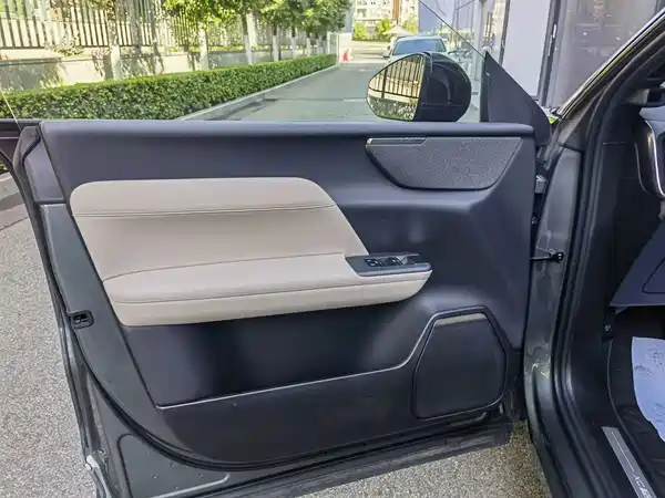 Volvo XC70 Plug-In Hybrid 2025