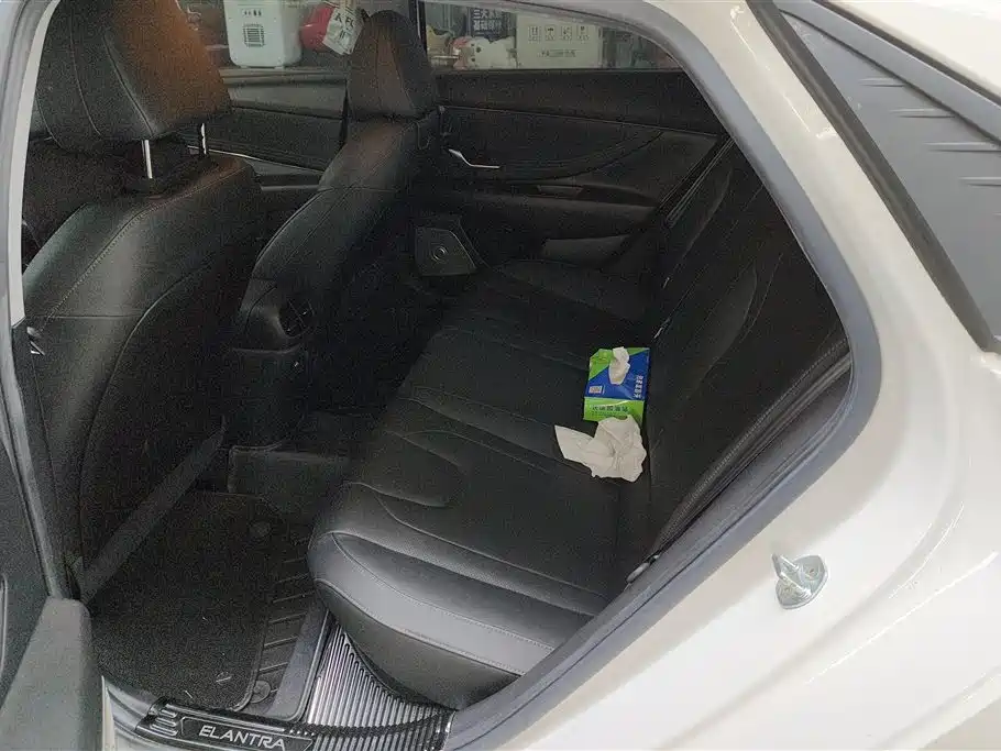 Hyundai Elantra 2022 — фото 11
