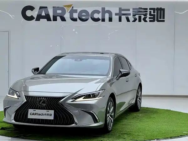Lexus ES 2020