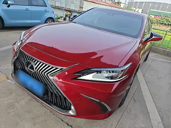 Lexus ES 2019