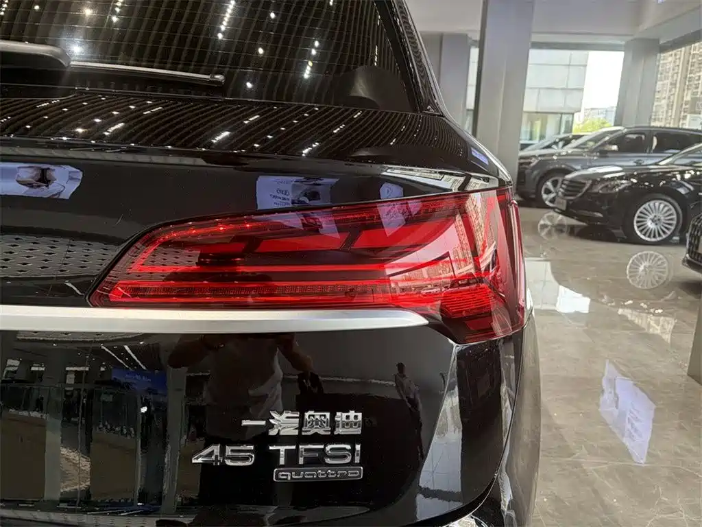 Audi Q5L 2022 — фото 13