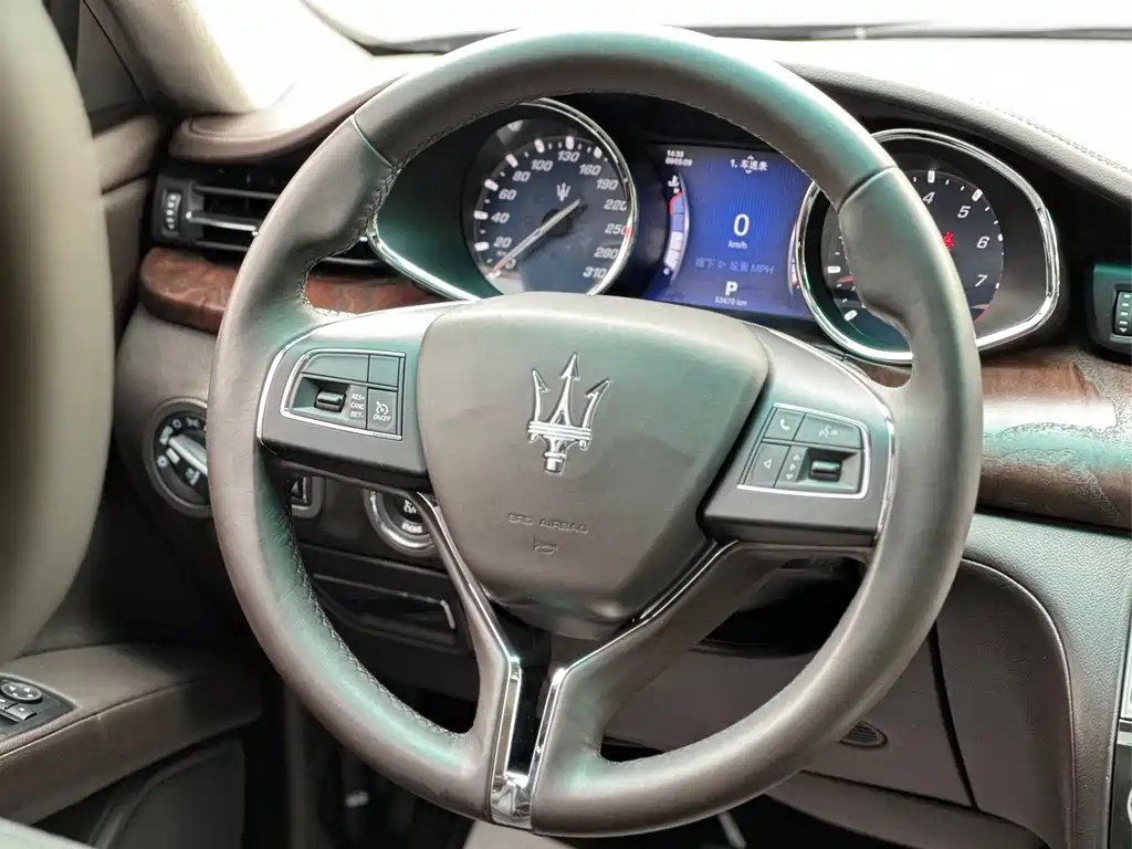 Maserati Quattroporte 2016 — фото 12