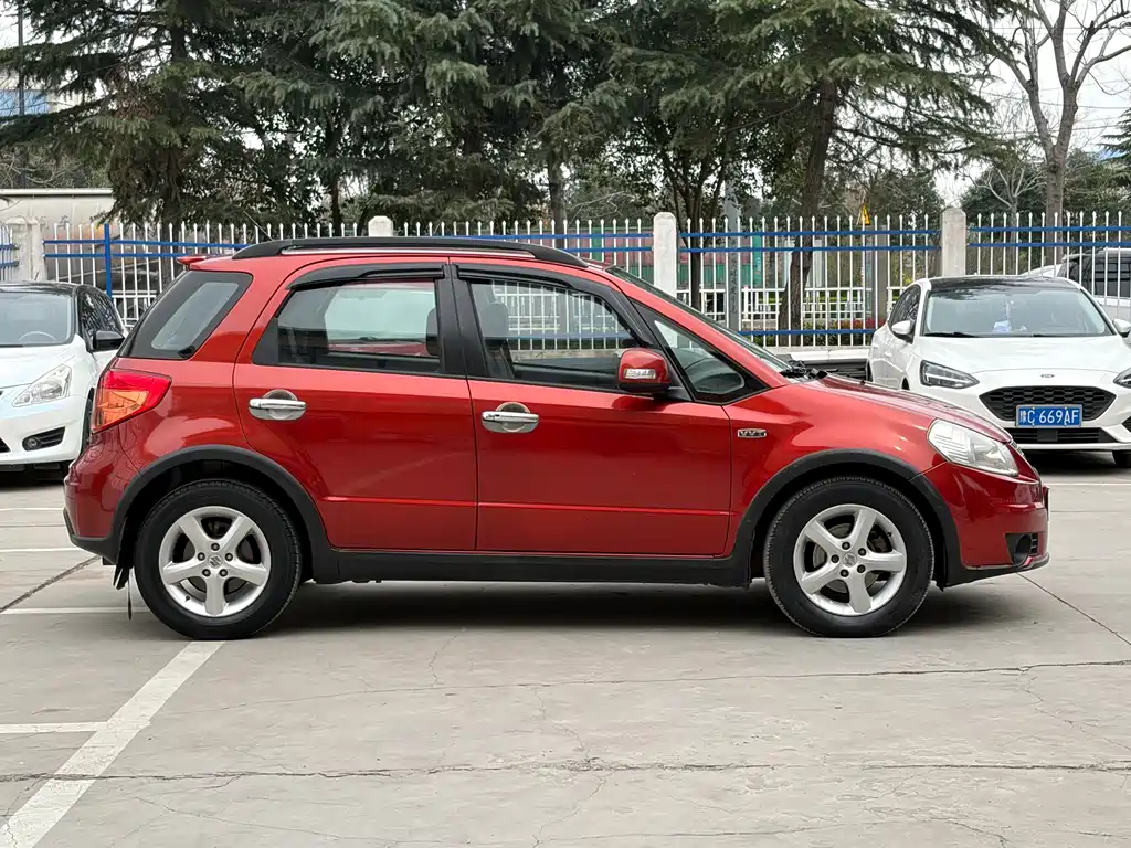 Suzuki SX4 2010 — фото 16