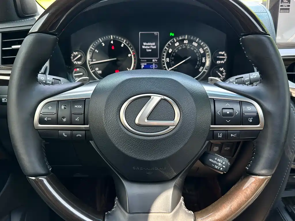 Lexus LX 2022 — фото 10