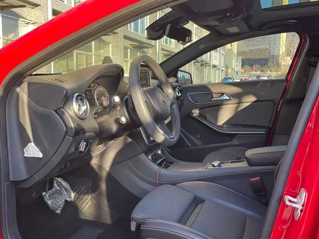 Mercedes-Benz A-Class 2017 — фото 10