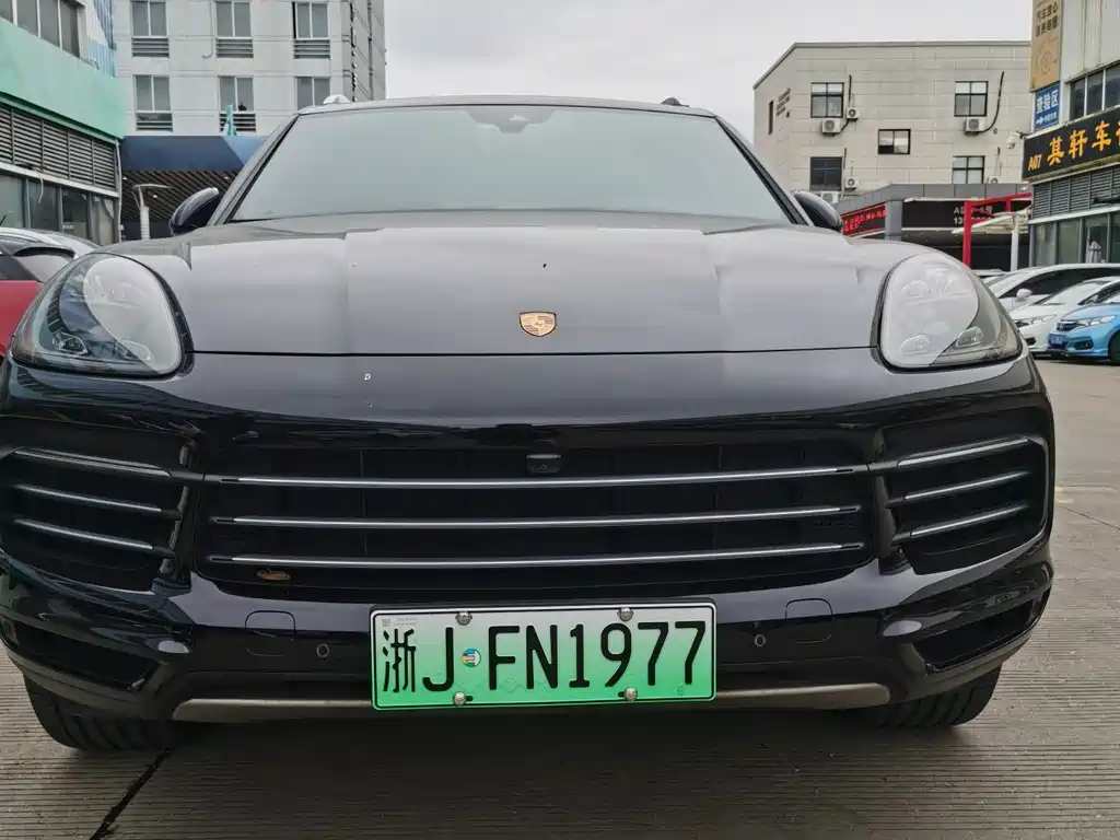 Porsche Cayenne Hybrid 2021 — фото 1
