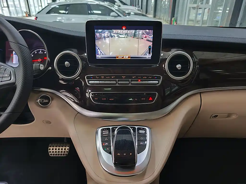 Mercedes-Benz V-Class 2019 — фото 12
