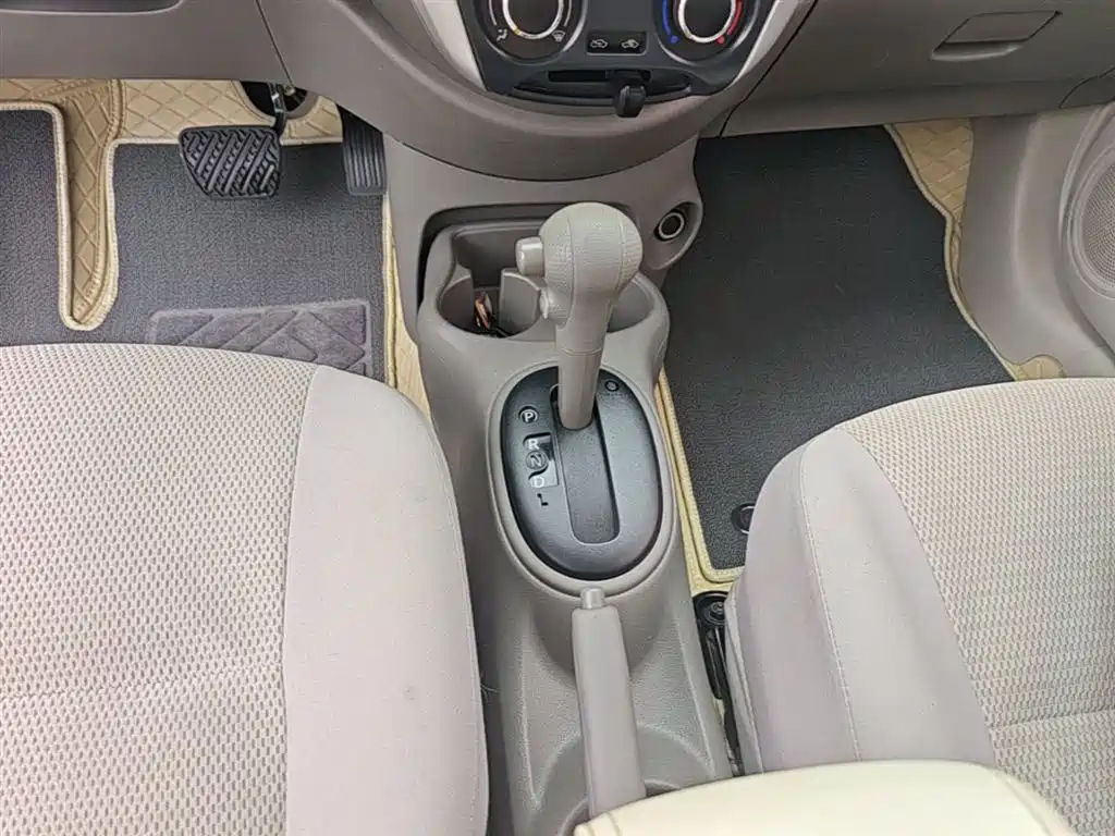 Nissan Sunny 2015 — фото 14