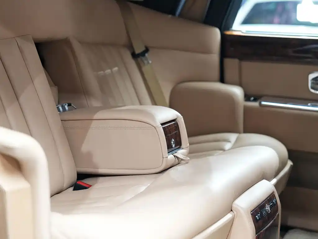 Rolls-Royce Phantom 2008 — фото 15
