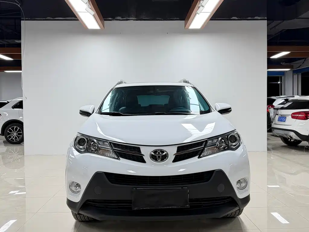 Toyota RAV4 2015 — фото 3