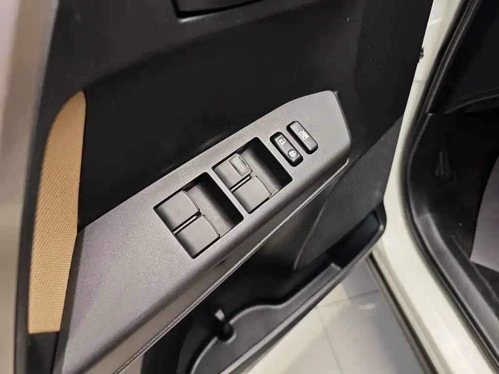 Toyota RAV4 2017 — фото 9