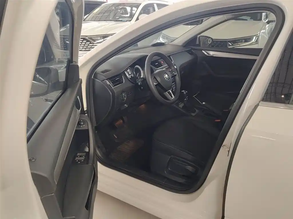 Skoda Octavia 2020 — фото 16