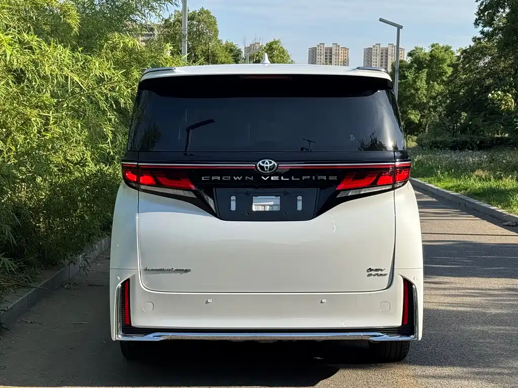 Toyota Vellfire 2023 — фото 18