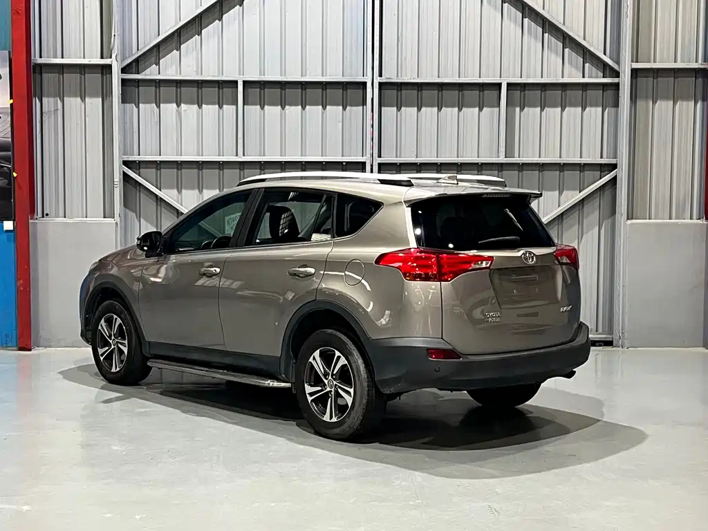 Toyota RAV4 2016 — фото 9