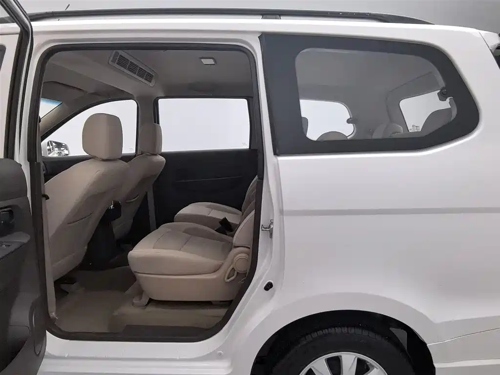 Wuling Hongguang 2018 — фото 15