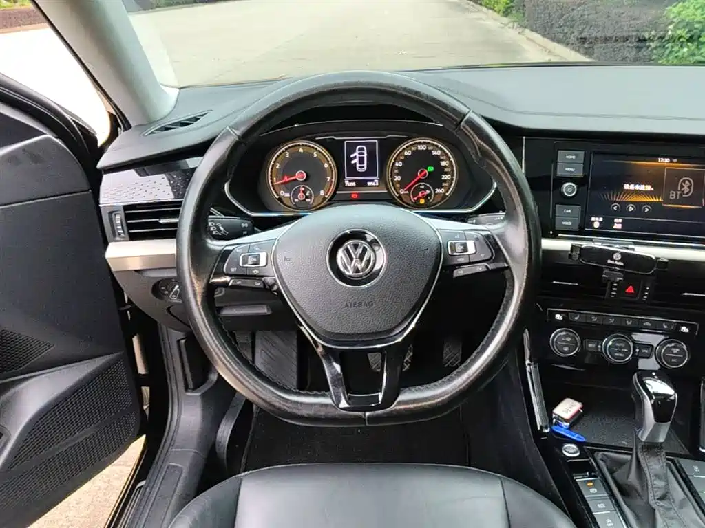 Volkswagen Passat 2019 — фото 11