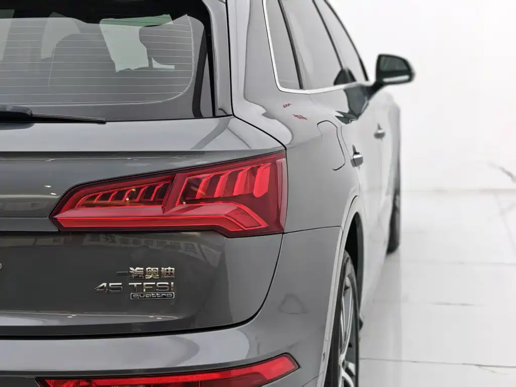Audi Q5L 2021 — фото 10