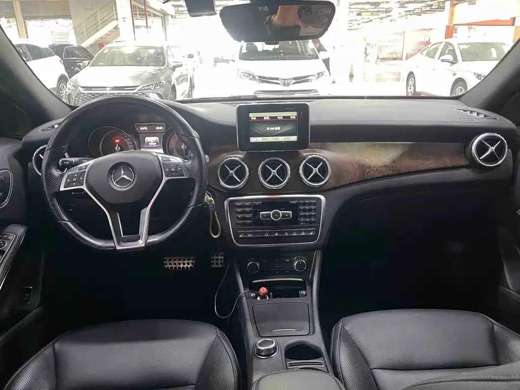 Mercedes-Benz GLA 2015 — фото 17
