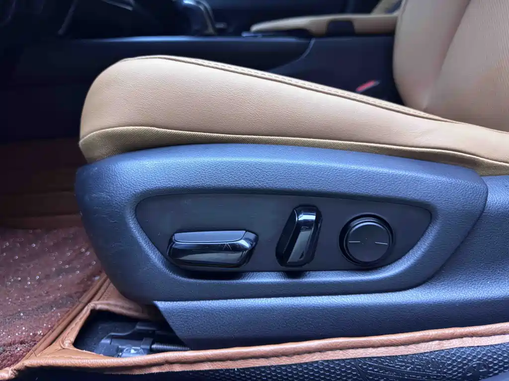 Lexus UX New Energy 2022 — фото 20