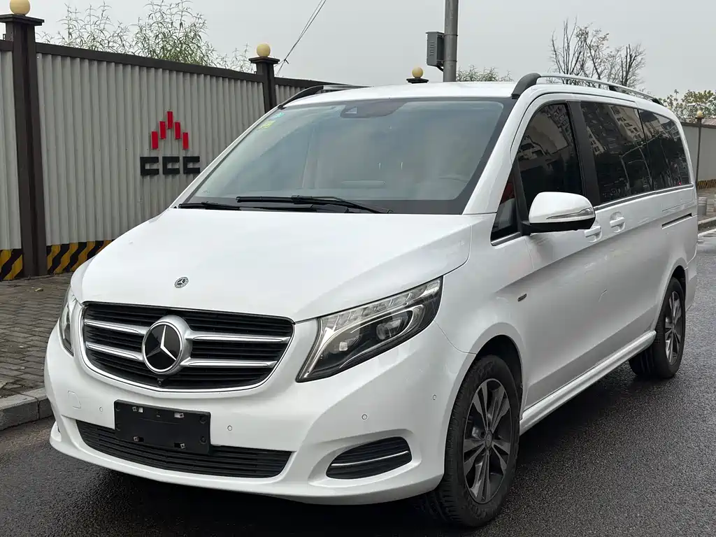Mercedes-Benz V-Class 2017 — фото 1