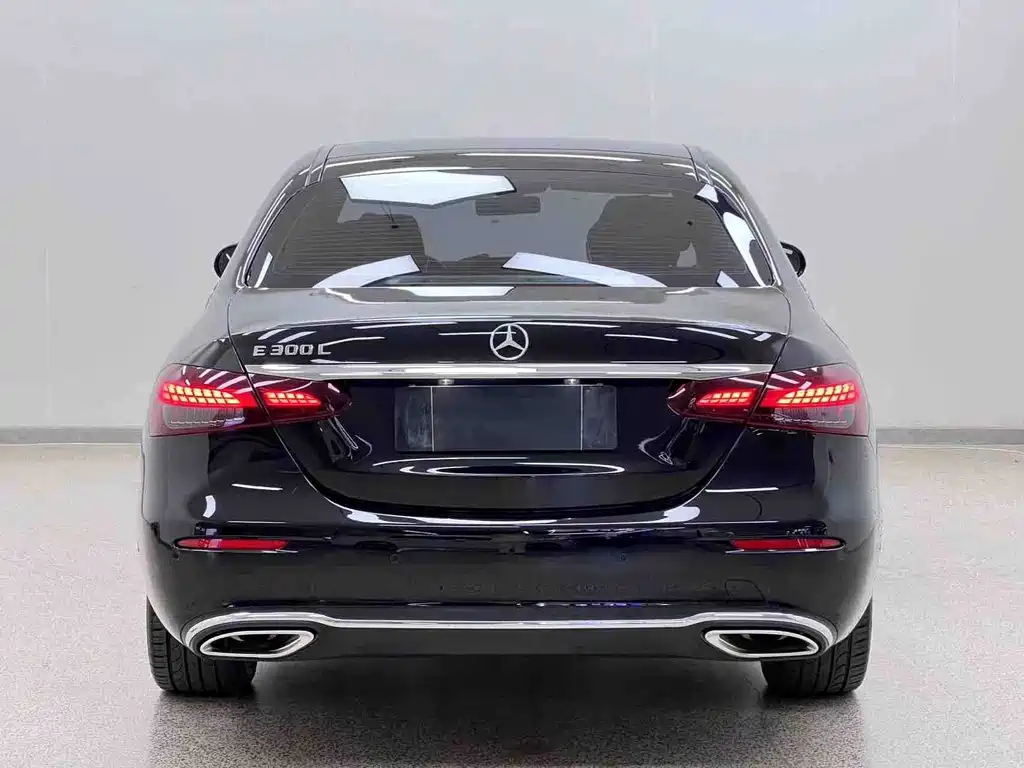 Mercedes-Benz E-Class 2023 — фото 31