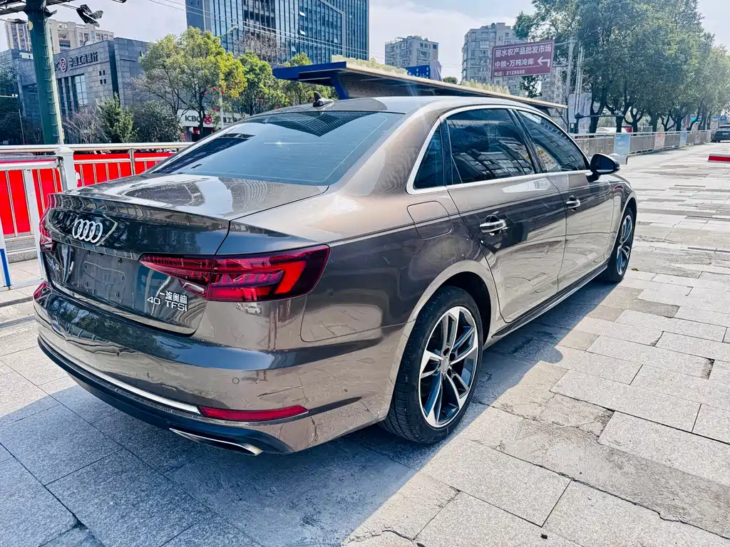 Audi A4L 2019 — фото 9