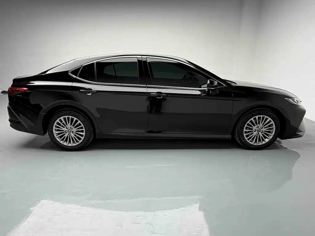 Toyota Camry 2025 — фото 6