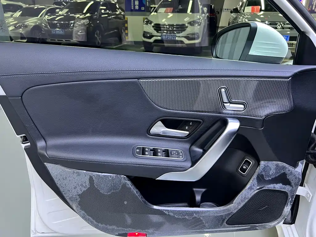 Mercedes-Benz A-Class 2019 — фото 10