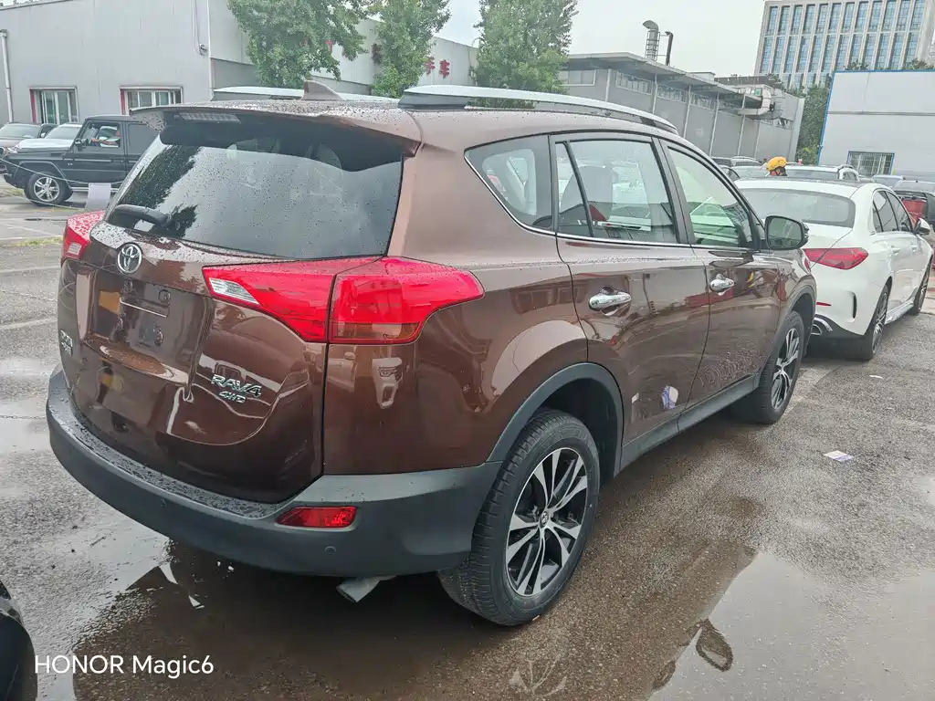 Toyota RAV4 2016 — фото 7