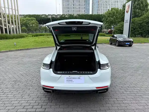 Porsche Panamera 2023