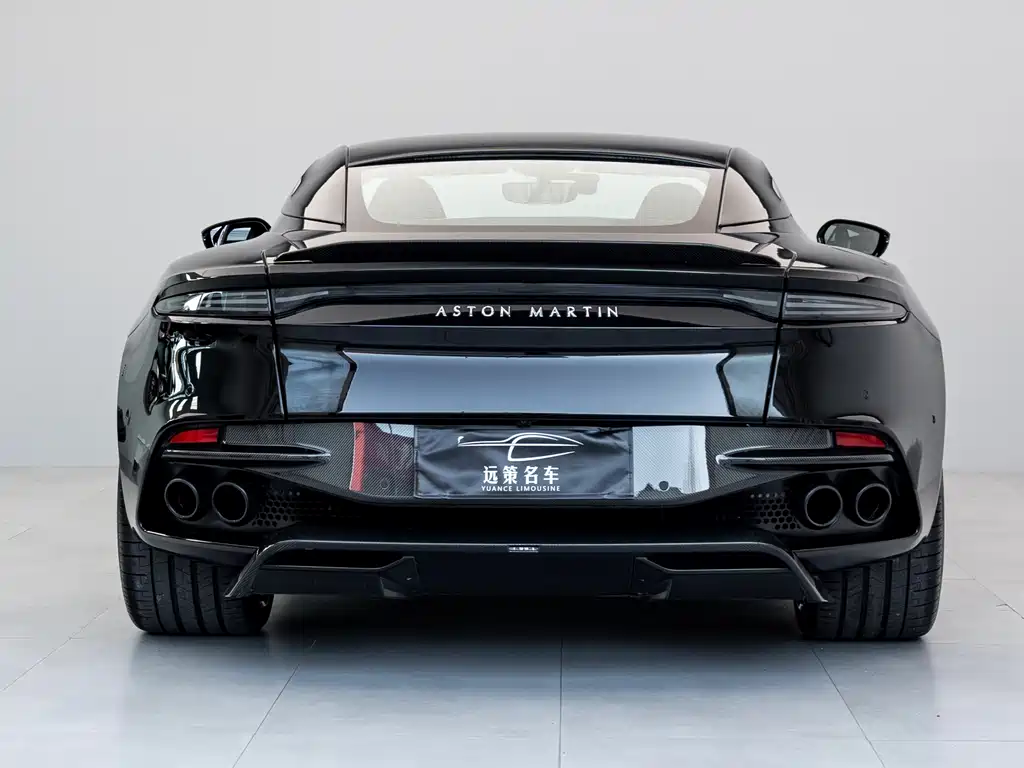 Aston Martin DBS 2023 — фото 17