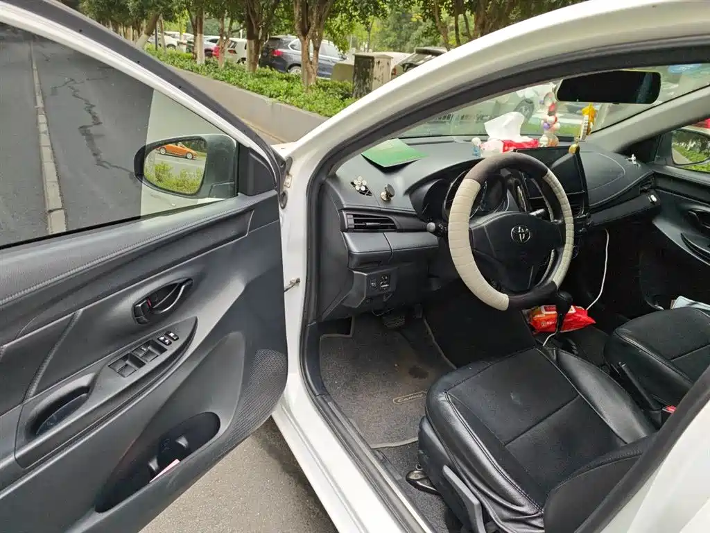 Toyota Yaris L 2016 — фото 12