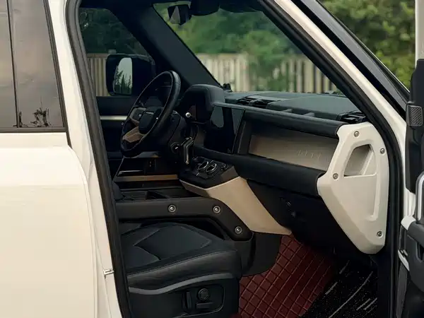 Land Rover Defender 2023