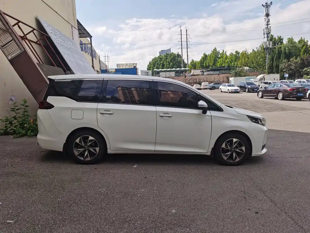 GAC Trumpchi M6 2021 — фото 4