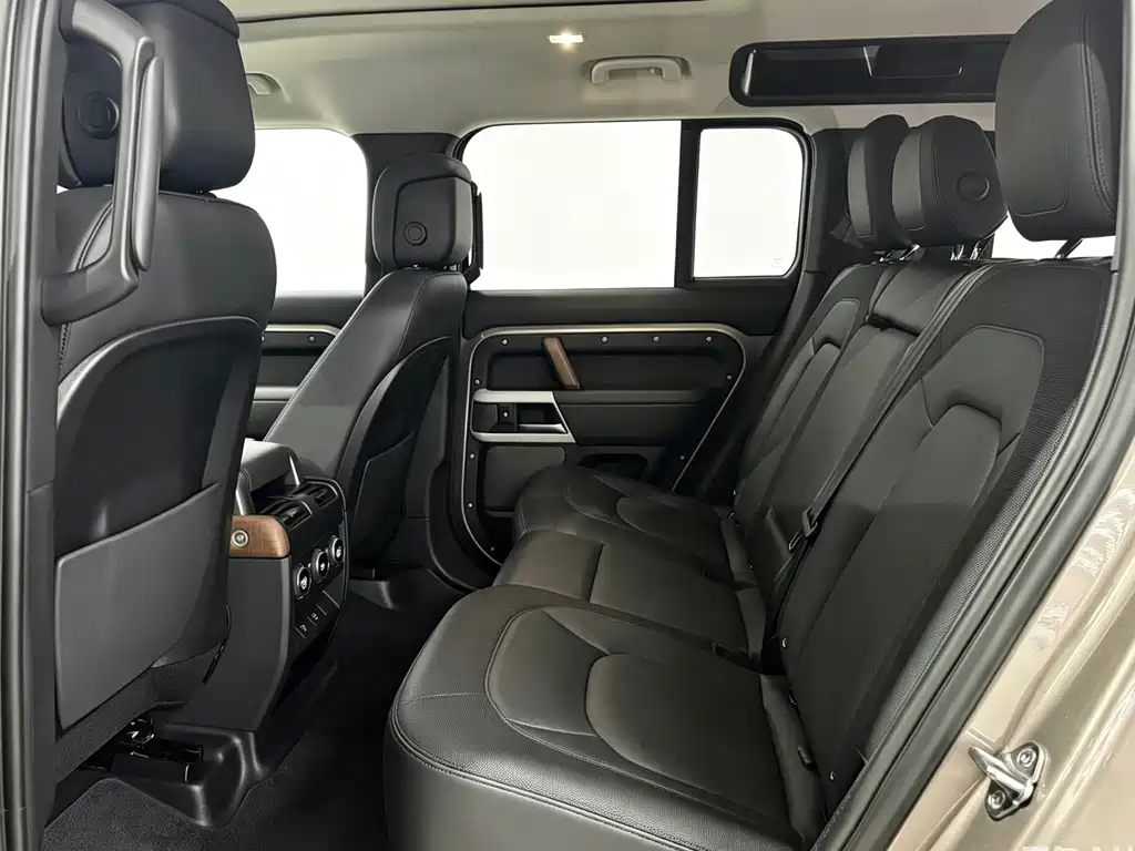 Land Rover Defender 2022 — фото 12
