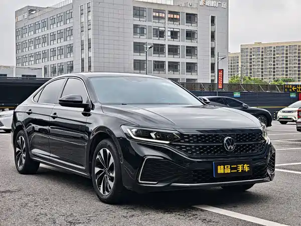 Volkswagen Passat 2023