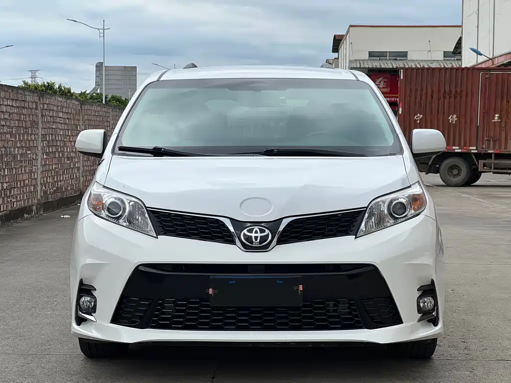 Toyota Sienna 2016
