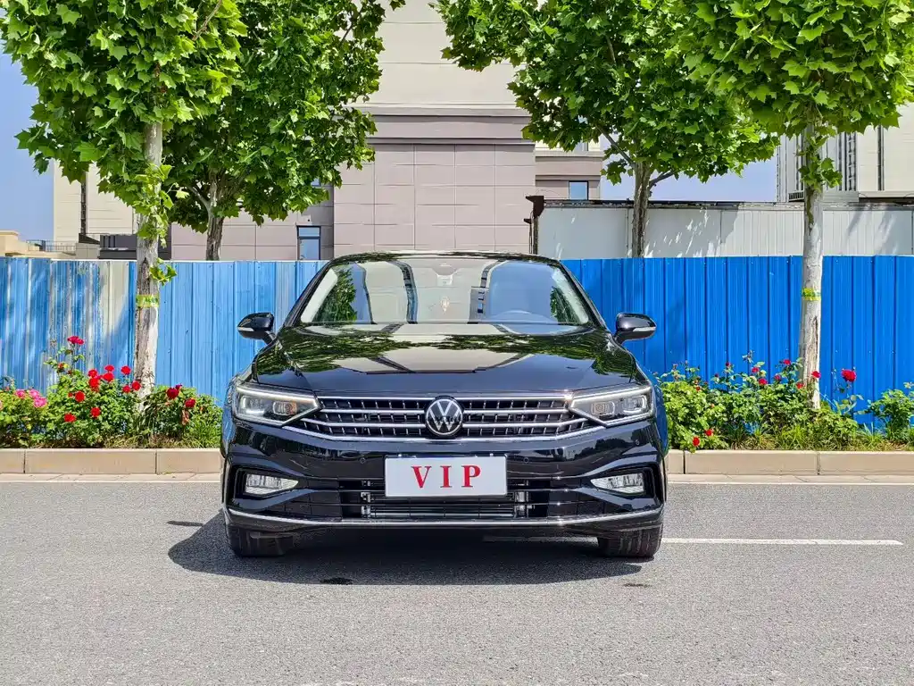 Volkswagen Magotan 2025