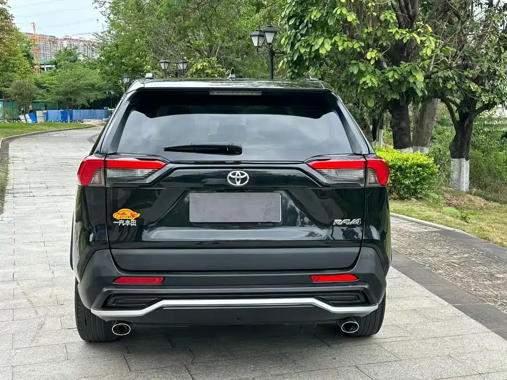 Toyota RAV4 2021 — фото 8